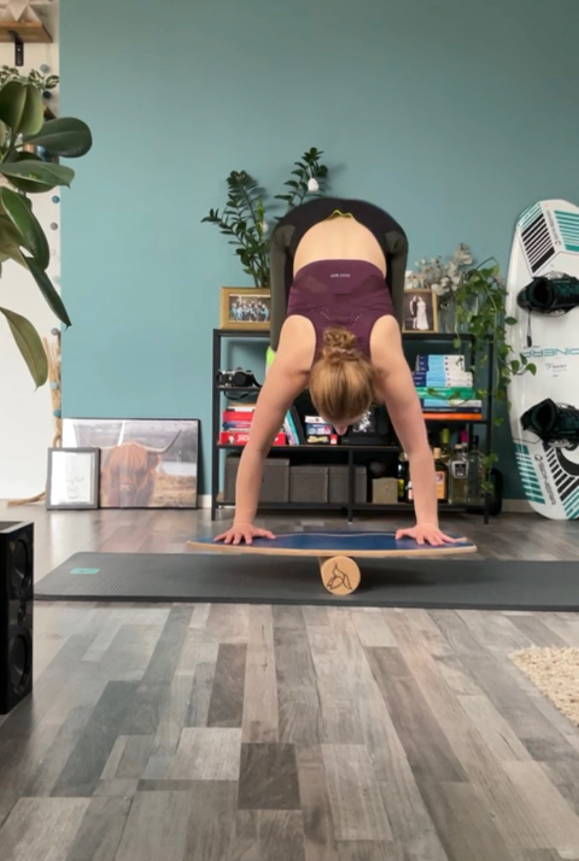 Handstand mit Balance Board - kolibri boards