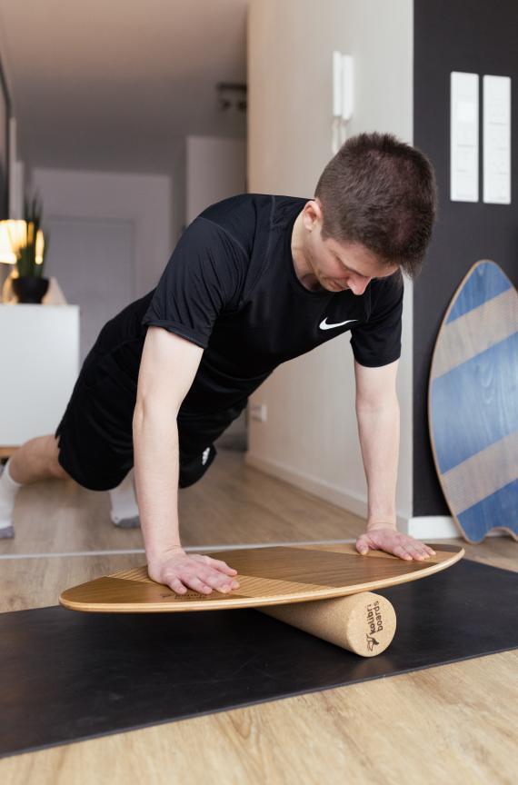 Übungen Balance Board Push Up
