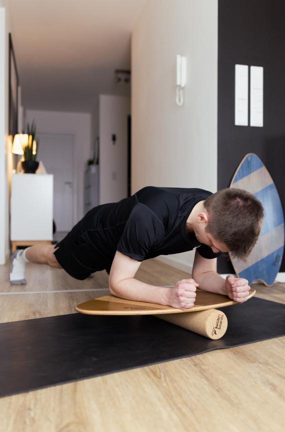 Übungen Balance Board Push Up