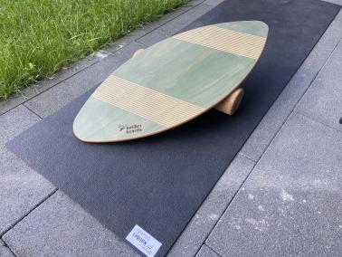 Balance Board auf Sportmatte