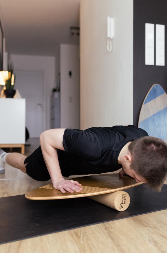 Übungen Balance Board Push Up