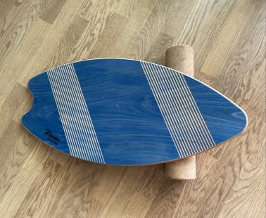 Balance Board auf Holzboden