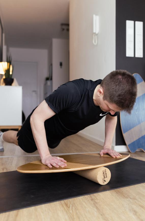 Übungen Balance Board Push Up